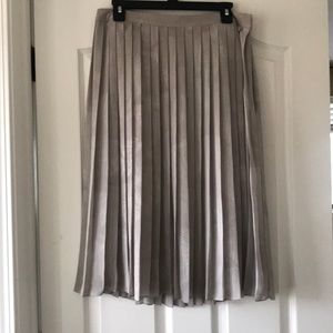 Halogen pleated skirt